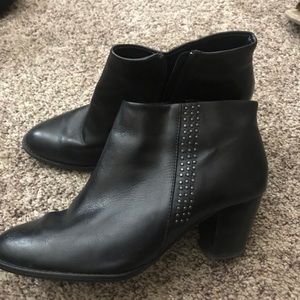 Vionic black booties